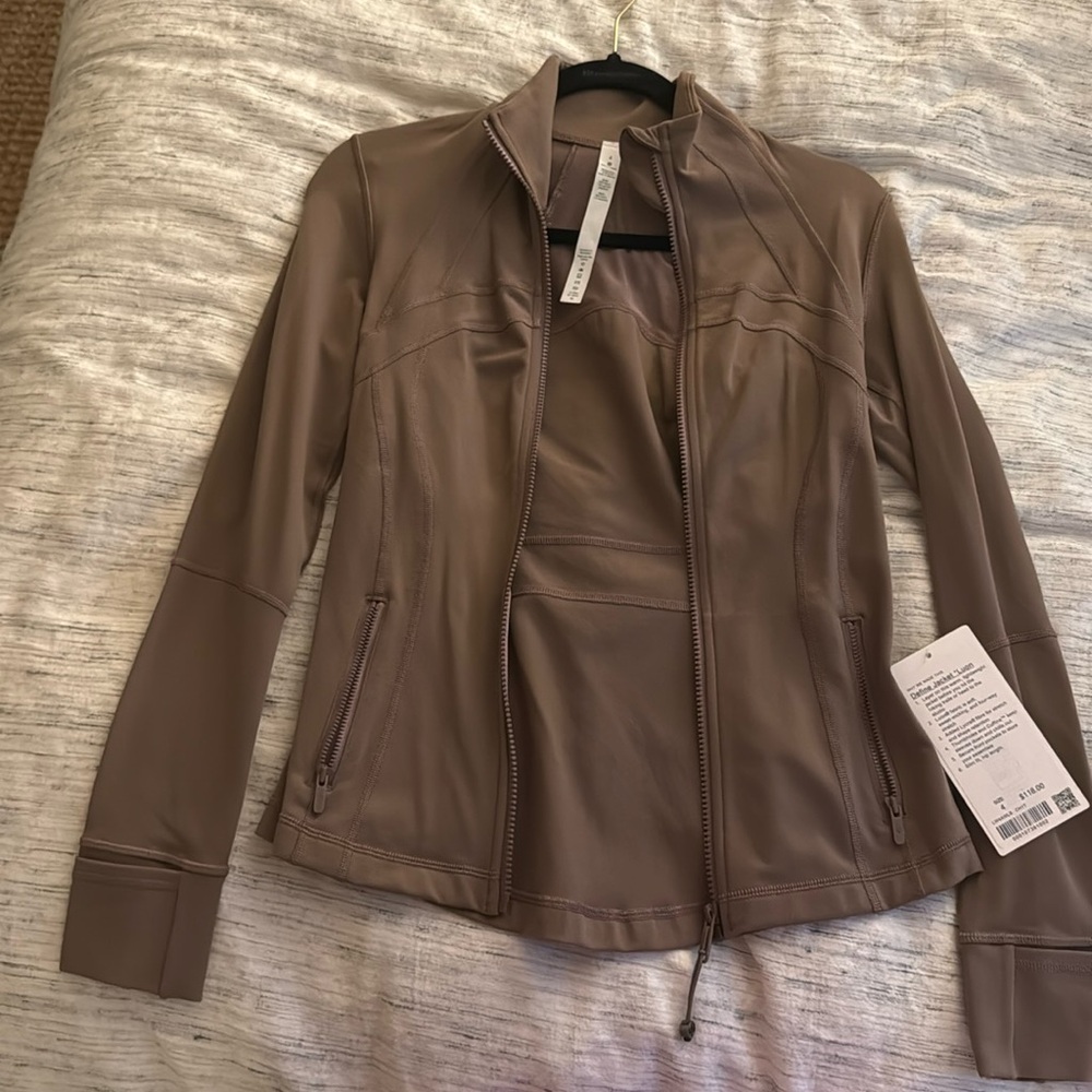 Lululemon Define Jacket
Luon Size 4 - Brand New with tags